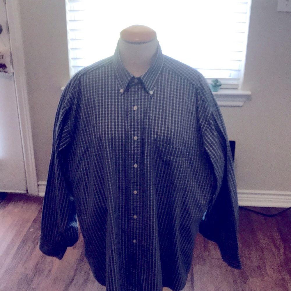 Good looking men’s long sleeve shirt, so comfy! ⚜️